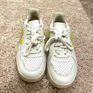 Veja v12 white sneaker with yellow/green symbol. Size 5.